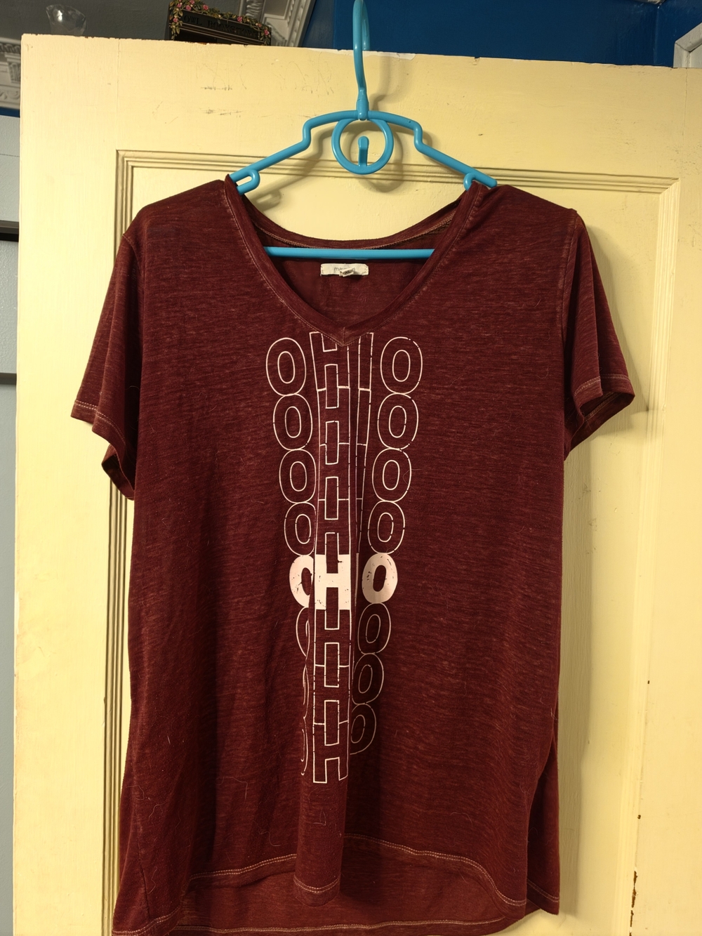 Maurices Burgundy V-Neck Short Sleeve Tee with Vertical Graphic